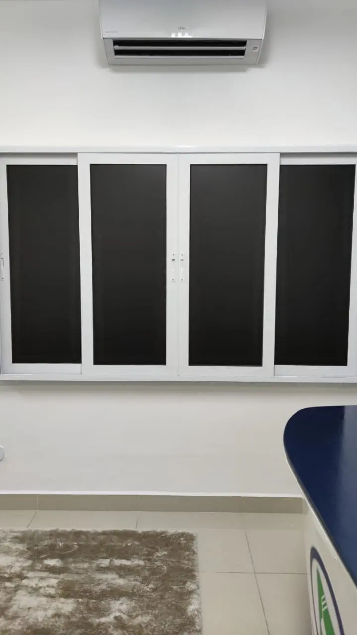 Insulfilm blackout instalado em ambiente residencial