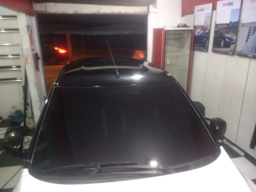 Aplicação de insulfilm automotivo